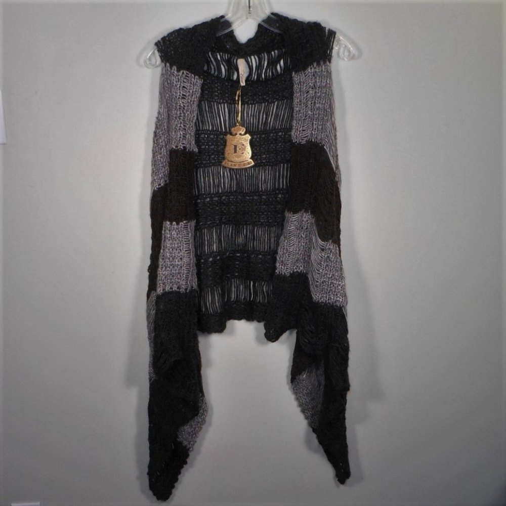 New Elan USA open front sweater vest. One size